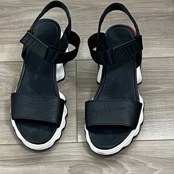 Sorel | Kinetic™ Impact Y-Strap High Sandal | Size 8 Black - Picture 3 of 6